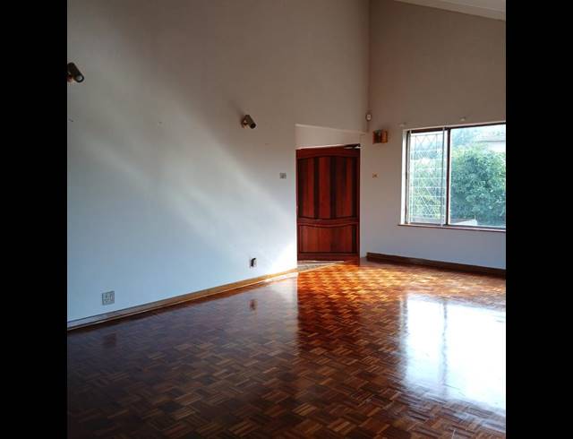 4 BEDROOM HOUSE FOR SALE IN YELLOWWOOD PARK